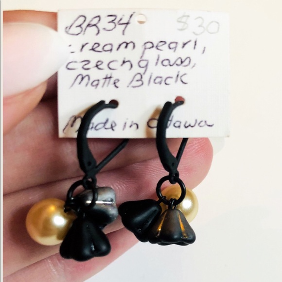 ☼4 for 20$☼ Black Pearl Earrings - Picture 3 of 4
